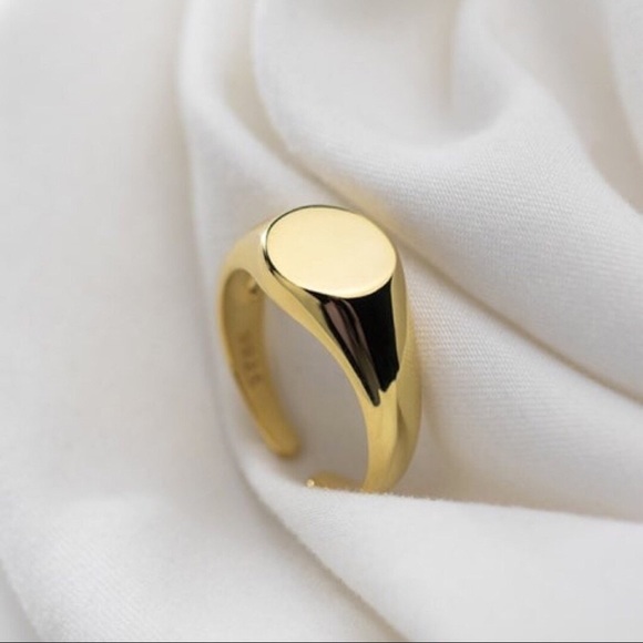 Gold Signet Ring - Picture 4 of 4